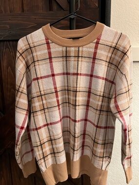 Tahari Brown & Cream Plaid Knit Pullover
